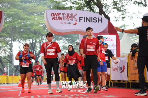 Race photo from ONE RUN 10 K