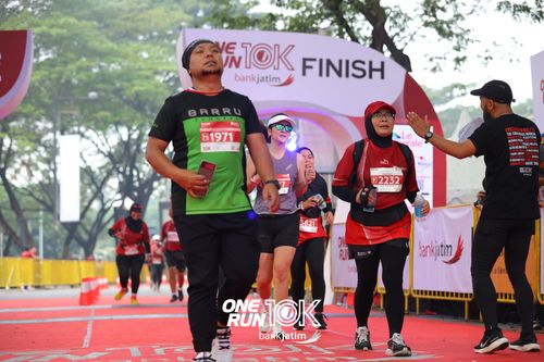 Race photo from ONE RUN 10 K