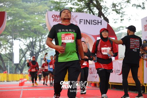 Race photo from ONE RUN 10 K