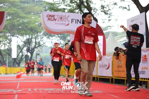 Race photo from ONE RUN 10 K
