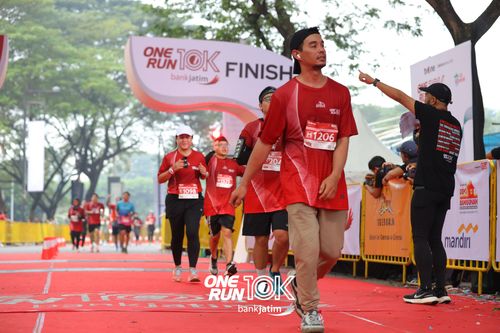 Race photo from ONE RUN 10 K