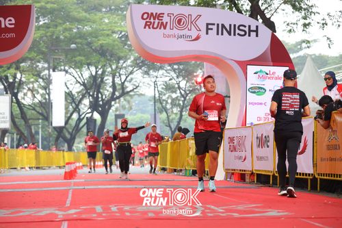 Race photo from ONE RUN 10 K