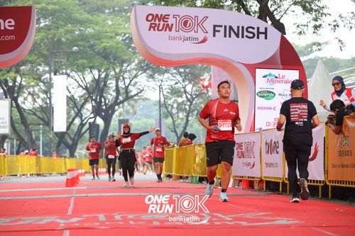 Race photo from ONE RUN 10 K