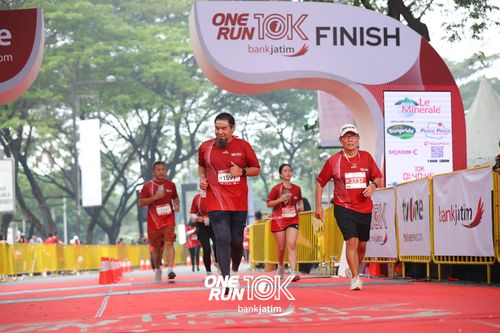 Race photo from ONE RUN 10 K