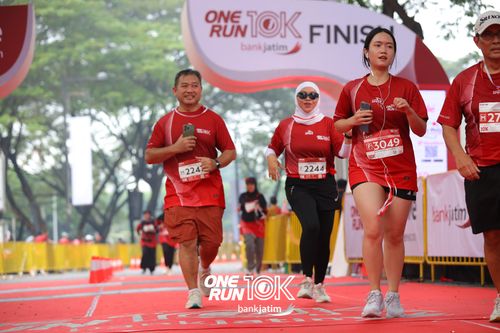 Race photo from ONE RUN 10 K