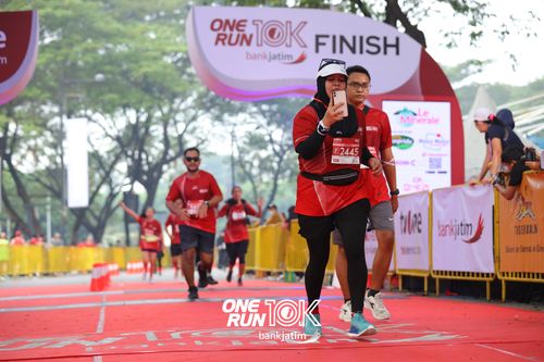 Race photo from ONE RUN 10 K