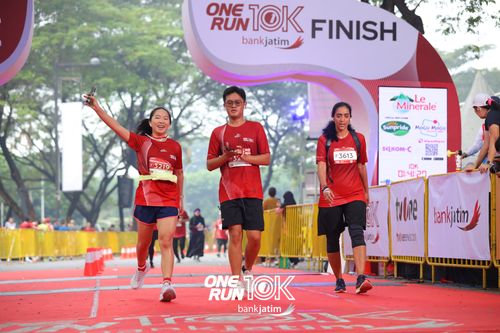 Race photo from ONE RUN 10 K