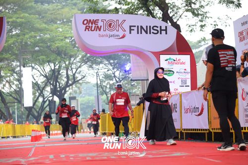Race photo from ONE RUN 10 K