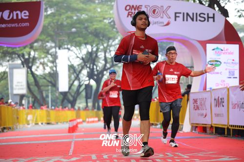 Race photo from ONE RUN 10 K