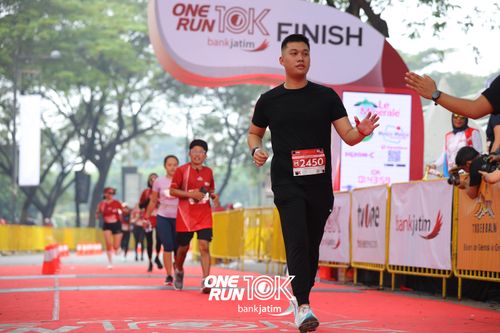 Race photo from ONE RUN 10 K