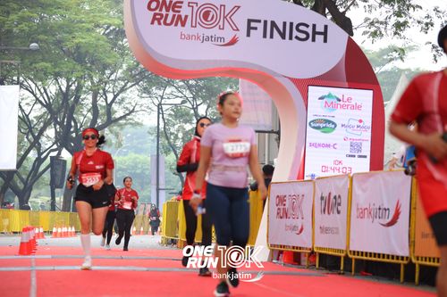 Race photo from ONE RUN 10 K