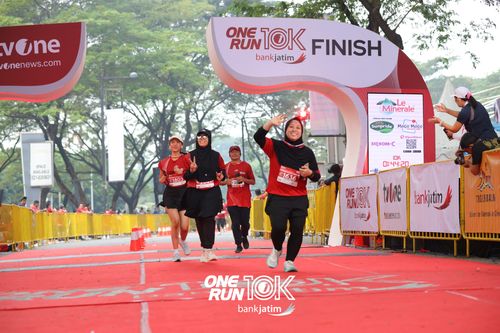 Race photo from ONE RUN 10 K
