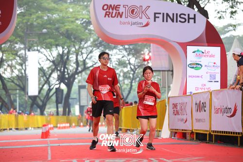 Race photo from ONE RUN 10 K
