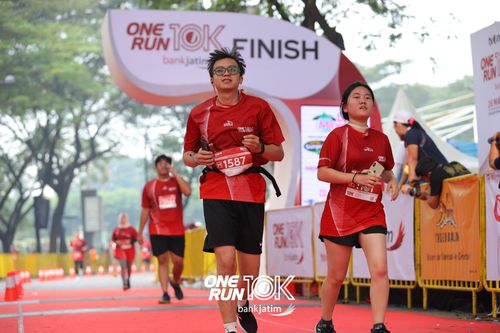 Race photo from ONE RUN 10 K