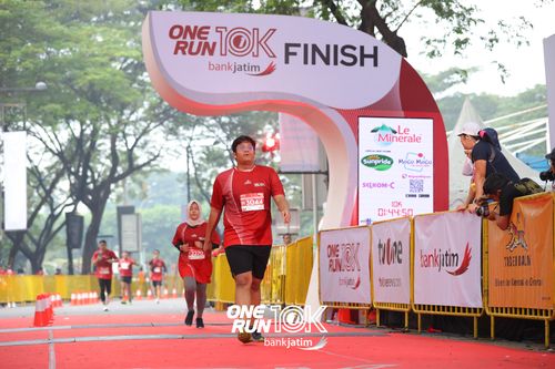 Race photo from ONE RUN 10 K