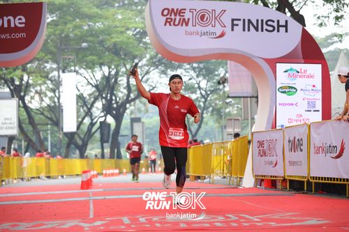 Race photo from ONE RUN 10 K