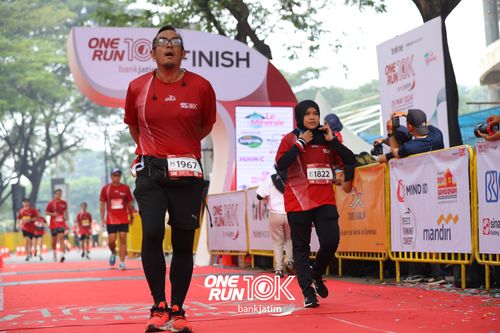 Race photo from ONE RUN 10 K