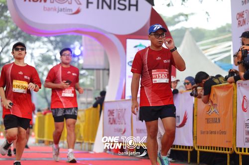 Race photo from ONE RUN 10 K