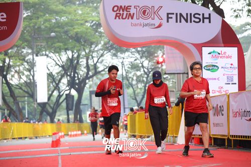 Race photo from ONE RUN 10 K