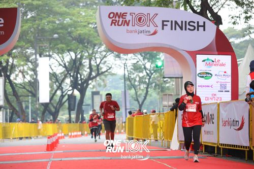 Race photo from ONE RUN 10 K