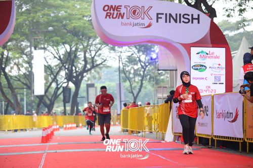 Race photo from ONE RUN 10 K