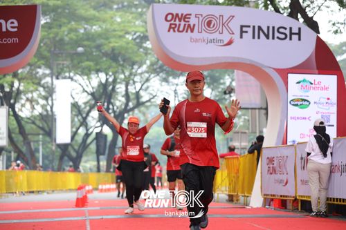 Race photo from ONE RUN 10 K