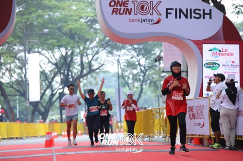 Race photo from ONE RUN 10 K
