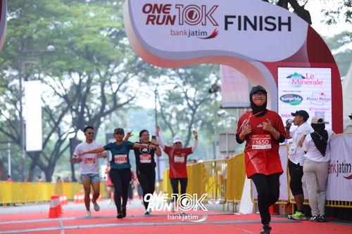 Race photo from ONE RUN 10 K