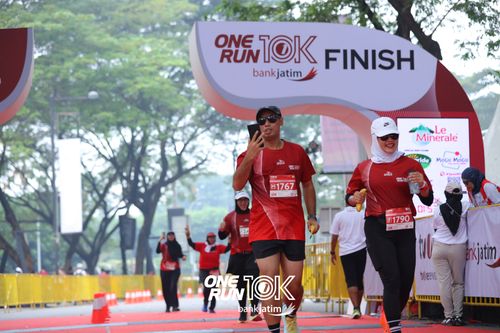 Race photo from ONE RUN 10 K