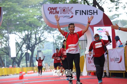 Race photo from ONE RUN 10 K