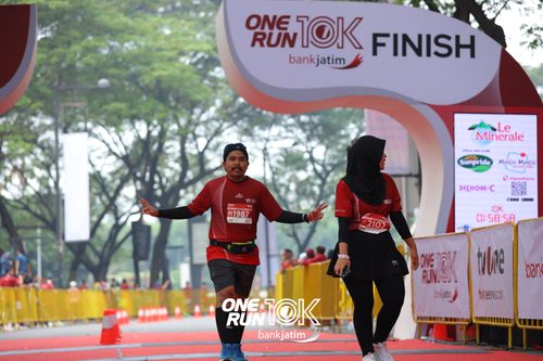 Race photo from ONE RUN 10 K