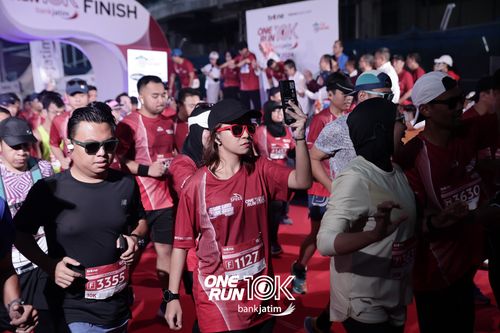 Race photo from ONE RUN 10 K