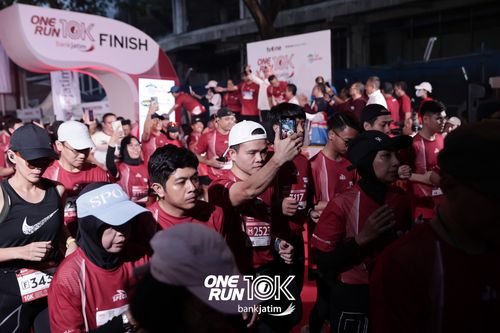 Race photo from ONE RUN 10 K