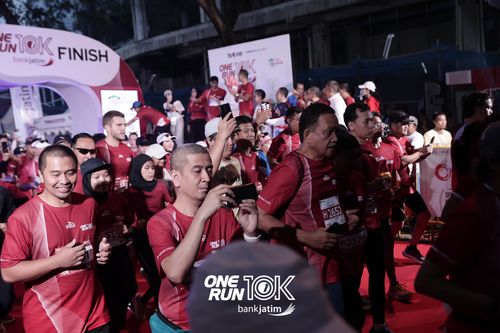 Race photo from ONE RUN 10 K