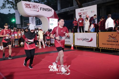 Race photo from ONE RUN 10 K