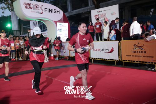 Race photo from ONE RUN 10 K