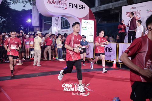 Race photo from ONE RUN 10 K