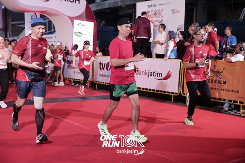 Race photo from ONE RUN 10 K