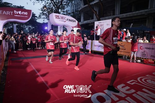 Race photo from ONE RUN 10 K
