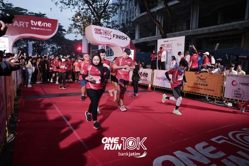 Race photo from ONE RUN 10 K