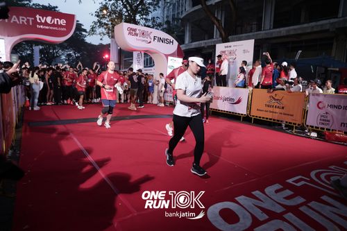 Race photo from ONE RUN 10 K