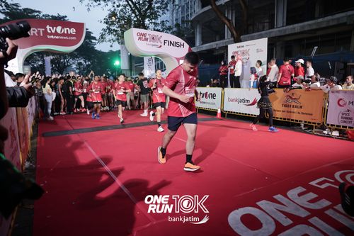 Race photo from ONE RUN 10 K