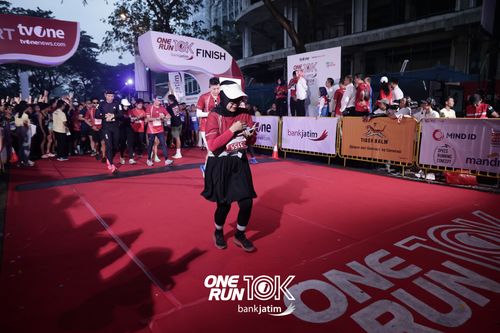 Race photo from ONE RUN 10 K