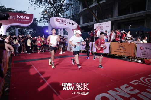 Race photo from ONE RUN 10 K
