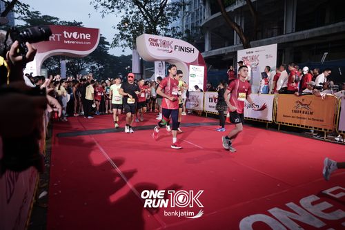 Race photo from ONE RUN 10 K