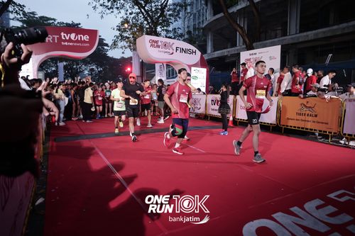 Race photo from ONE RUN 10 K