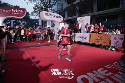 Race photo from ONE RUN 10 K