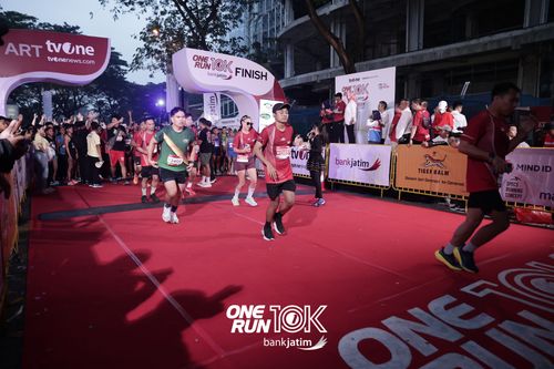 Race photo from ONE RUN 10 K