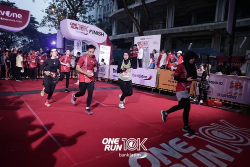 Race photo from ONE RUN 10 K