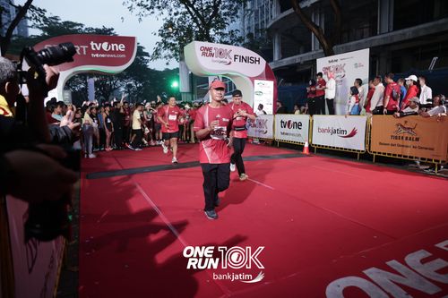 Race photo from ONE RUN 10 K